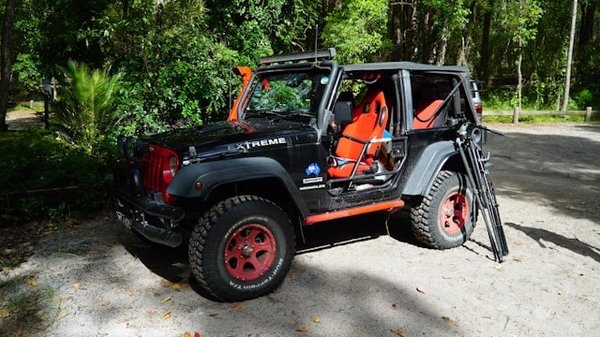 What Are the Best Shock Absorbers for a Smooth Ride in a Jeep Wrangler on Rough Terrain?