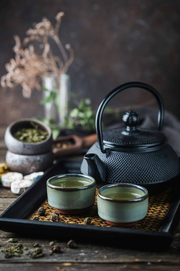 How Does Regular Consumption of Green Tea Affect Aging and Longevity?